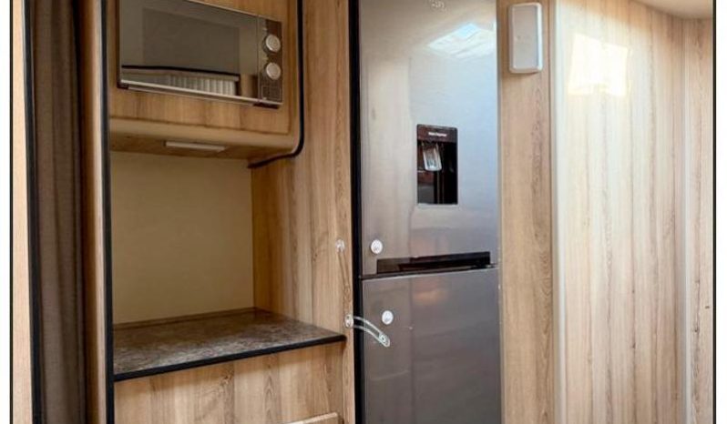 
								Caravan Quantum Infinity full									