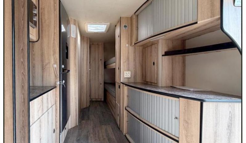 
								Caravan Quantum Infinity full									