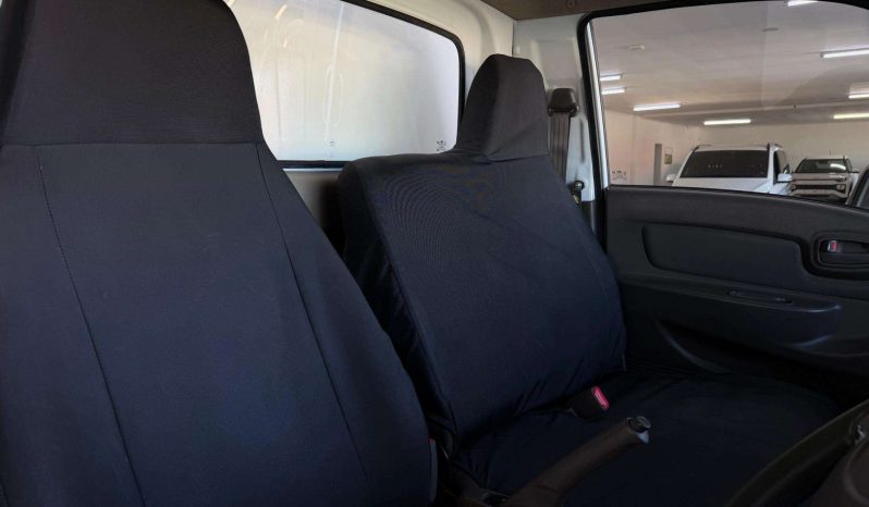 
								Hyundai H100 / BAKKIE H100 2.6D A/C F/C C/C full									