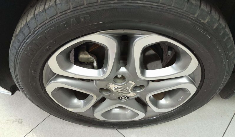 
								Hyundai i10 / i20 / i30 i20 1.2 EXECUTIVE full									