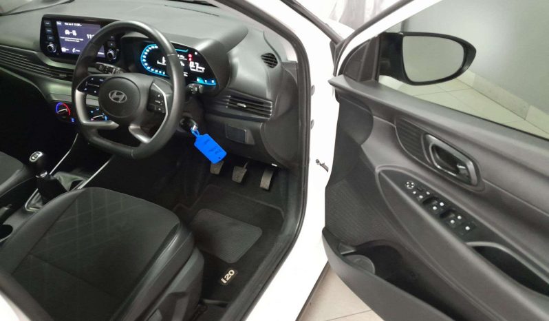 
								Hyundai i10 / i20 / i30 i20 1.2 EXECUTIVE full									
