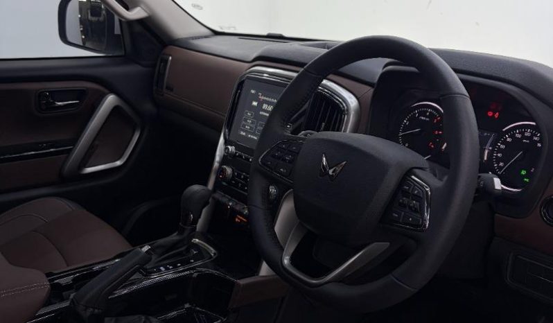 
								Mahindra Scorpio N Z8 4X2 At full									