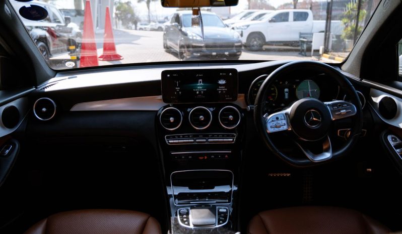 
								Mercedes-Benz GLC GLC300d 4Matic AMG Line full									
