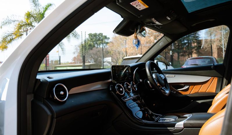 
								Mercedes-Benz GLC GLC300d 4Matic AMG Line full									