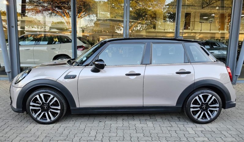 
								MINI Hatch 5-Door Cooper S Steptronic full									