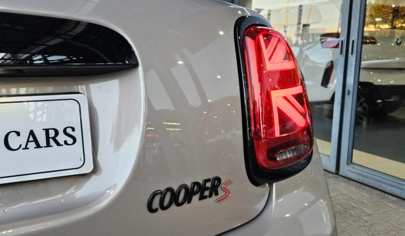
								MINI Hatch 5-Door Cooper S Steptronic full									