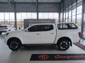 Nissan Navara NAVARA 2.5DDTI LE/LE PLUS 4X4 A/T D/C P/U