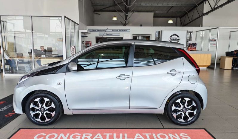 
								Toyota AYGO/AGYA/VITZ AYGO 1.0 X-CITE (5DR) full									