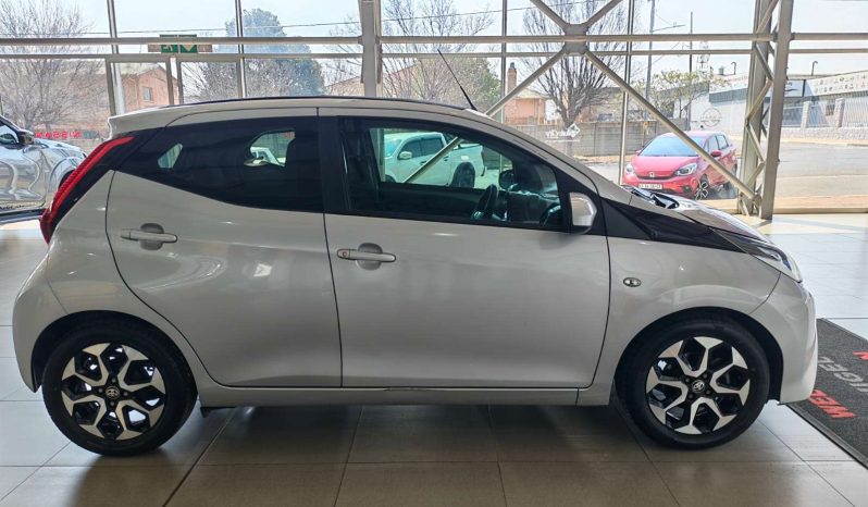 
								Toyota AYGO/AGYA/VITZ AYGO 1.0 X-CITE (5DR) full									