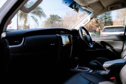 
										Toyota Fortuner 2.4GD-6 4×4 full									