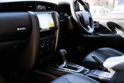 
										Toyota Fortuner 2.4GD-6 4×4 full									