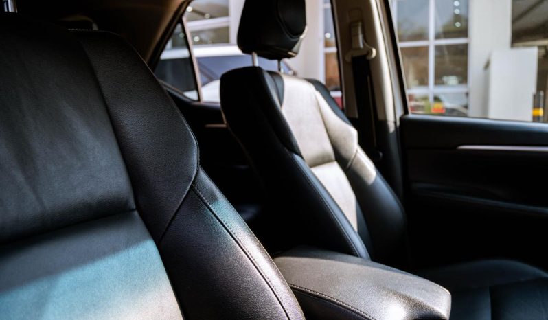 
								Toyota Fortuner 2.4GD-6 4×4 full									