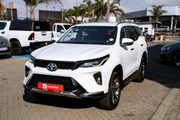 
										Toyota Fortuner 2.4GD-6 4×4 full									