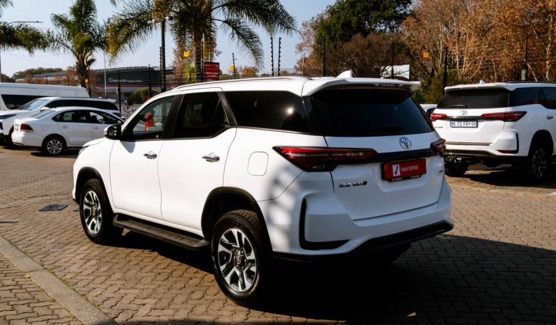 
								Toyota Fortuner 2.4GD-6 4×4 full									