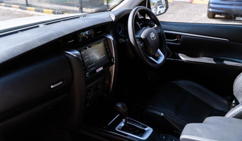 
								Toyota Fortuner 2.4GD-6 4×4 full									