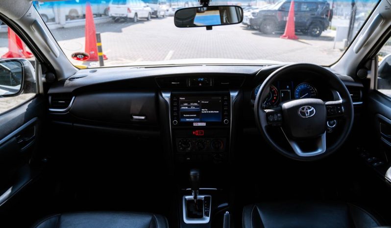 
								Toyota Fortuner 2.4GD-6 4×4 full									