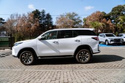 
										Toyota Fortuner 2.4GD-6 4×4 full									
