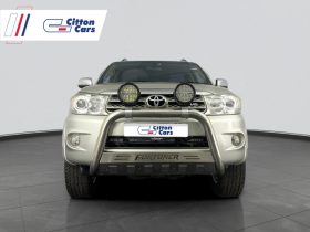 Toyota Fortuner 4.0 V6 R/body At