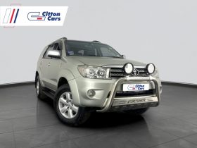 Toyota Fortuner 4.0 V6 R/body At