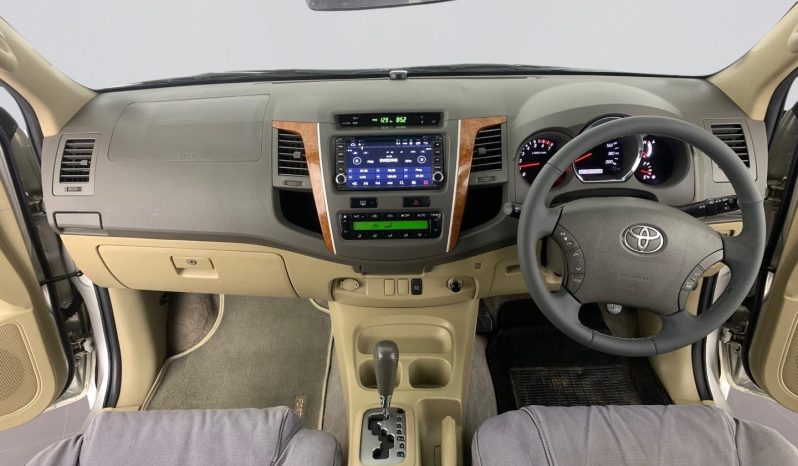 
								Toyota Fortuner 4.0 V6 R/body At full									