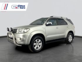 Toyota Fortuner 4.0 V6 R/body At