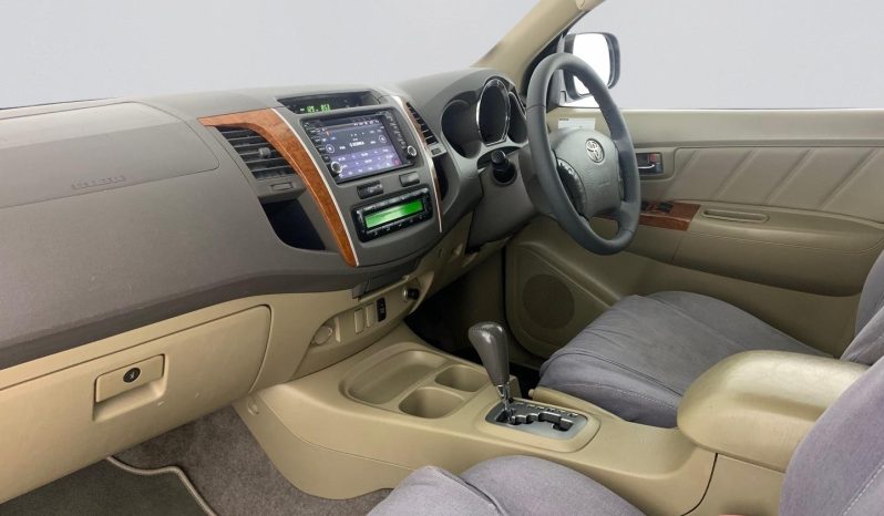 
								Toyota Fortuner 4.0 V6 R/body At full									