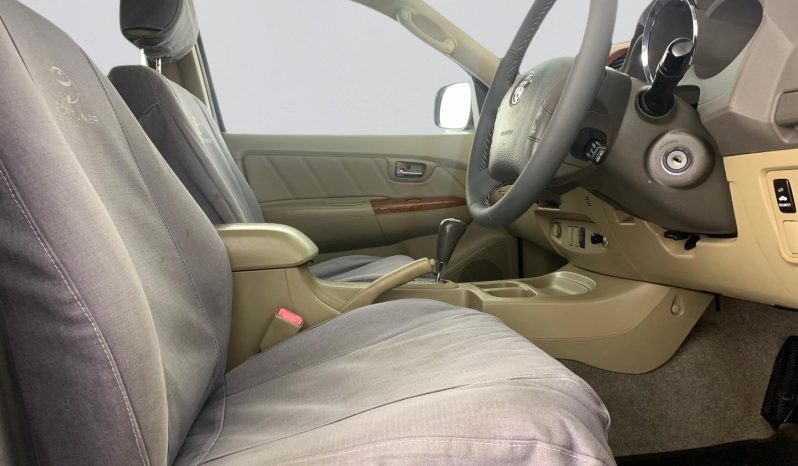 
								Toyota Fortuner 4.0 V6 R/body At full									