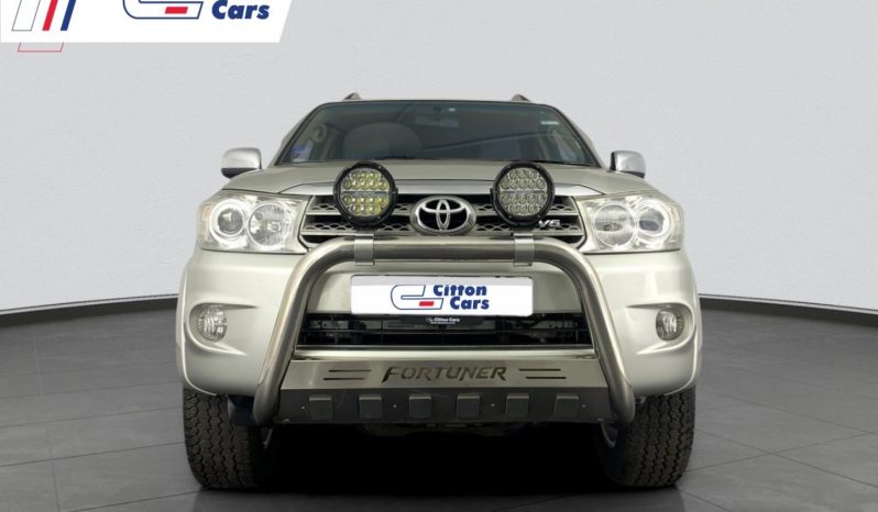 
								Toyota Fortuner 4.0 V6 R/body At full									