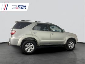 Toyota Fortuner 4.0 V6 R/body At