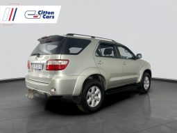 
										Toyota Fortuner 4.0 V6 R/body At full									