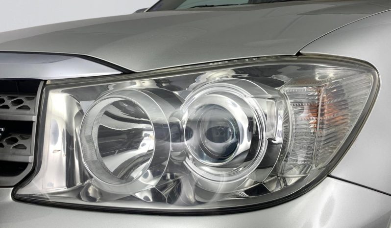 
								Toyota Fortuner 4.0 V6 R/body At full									