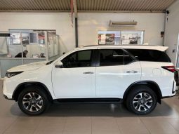 
										Toyota Fortuner FORTUNER 2.8GD-6 4X4 A/T full									