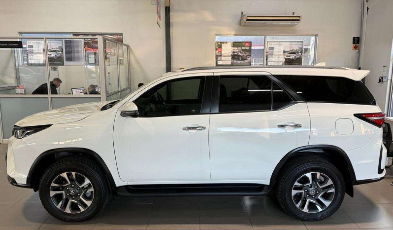 
								Toyota Fortuner FORTUNER 2.8GD-6 4X4 A/T full									