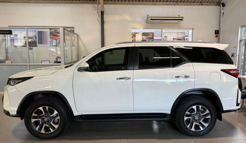 
								Toyota Fortuner FORTUNER 2.8GD-6 4X4 A/T full									
