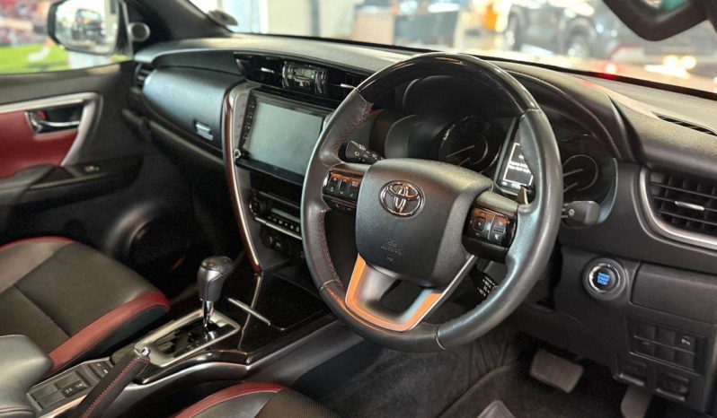 
								Toyota Fortuner FORTUNER 2.8GD-6 4X4 A/T full									
