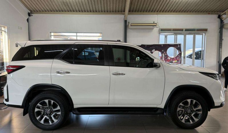 
								Toyota Fortuner FORTUNER 2.8GD-6 4X4 A/T full									
