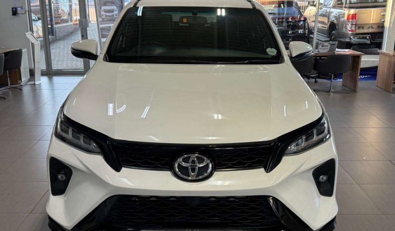 
								Toyota Fortuner FORTUNER 2.8GD-6 4X4 A/T full									