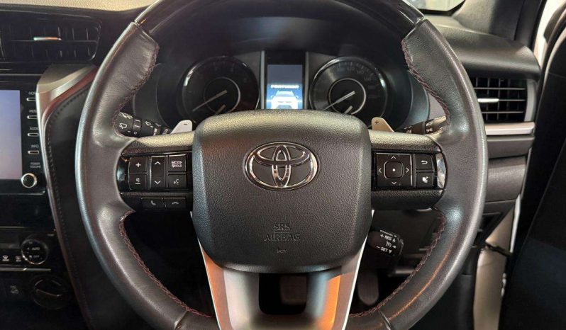
								Toyota Fortuner FORTUNER 2.8GD-6 4X4 A/T full									