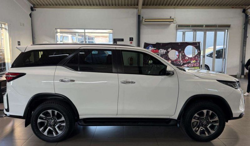 
								Toyota Fortuner FORTUNER 2.8GD-6 4X4 A/T full									