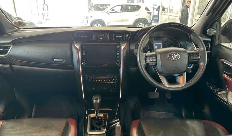 
								Toyota Fortuner FORTUNER 2.8GD-6 4X4 A/T full									