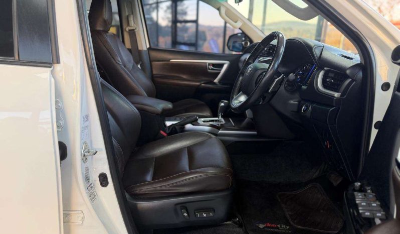 
								Toyota Fortuner FORTUNER 2.8GD-6 EPIC A/T full									