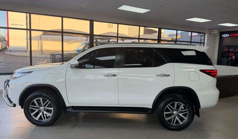 
								Toyota Fortuner FORTUNER 2.8GD-6 EPIC A/T full									