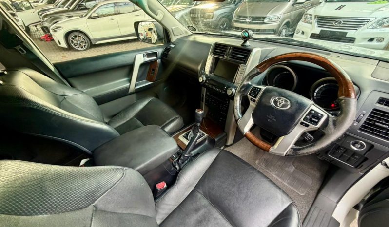 
								Toyota Land Cruiser Prado 4.0 V6 Sunroof At full									