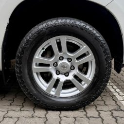 
										Toyota Land Cruiser Prado 4.0 V6 Sunroof At full									