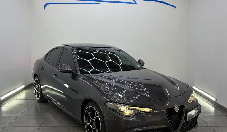 
								Alfa Romeo Giulia 2.0L Veloce At full									