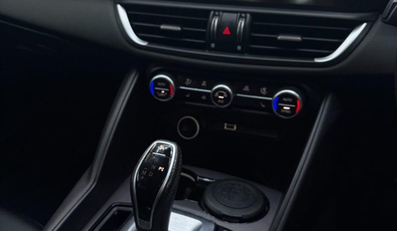 
								Alfa Romeo Giulia 2.0L Veloce At full									