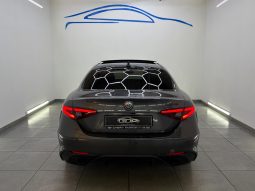 
										Alfa Romeo Giulia 2.0L Veloce At full									