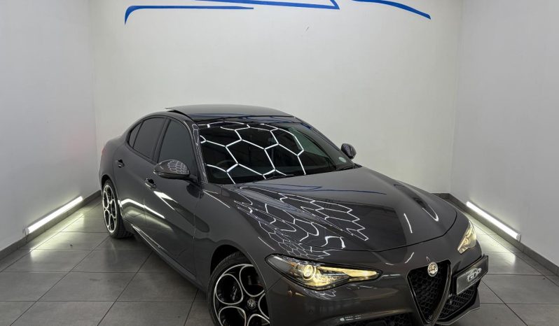 
								Alfa Romeo Giulia 2.0L Veloce At full									