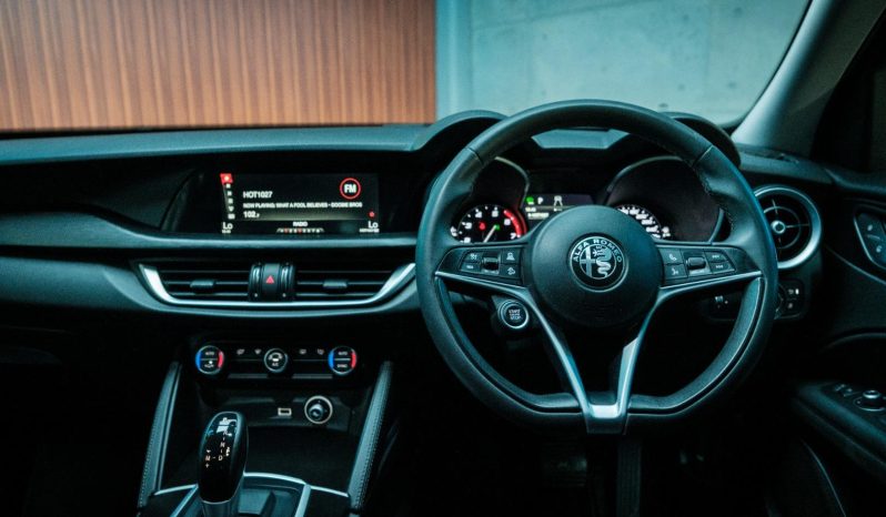 
								Alfa Romeo Stelvio 2.0 B-Tech full									