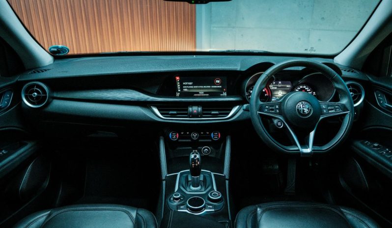
								Alfa Romeo Stelvio 2.0 B-Tech full									